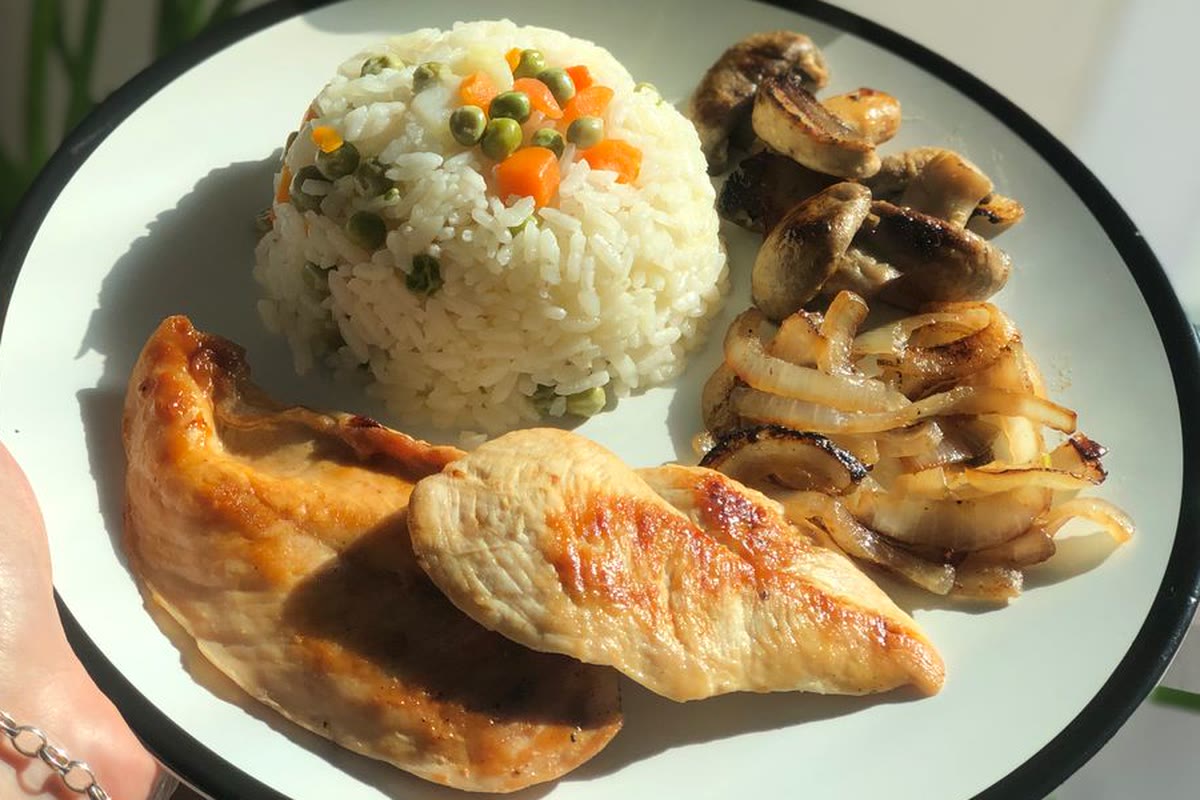 Escalope de poulet et poêlée de champignons à l'ail et au persil